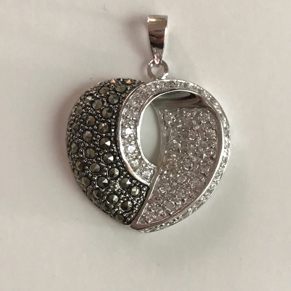 14K Gold Plated CZ Heart Pendant!. - Picture 1 of 5